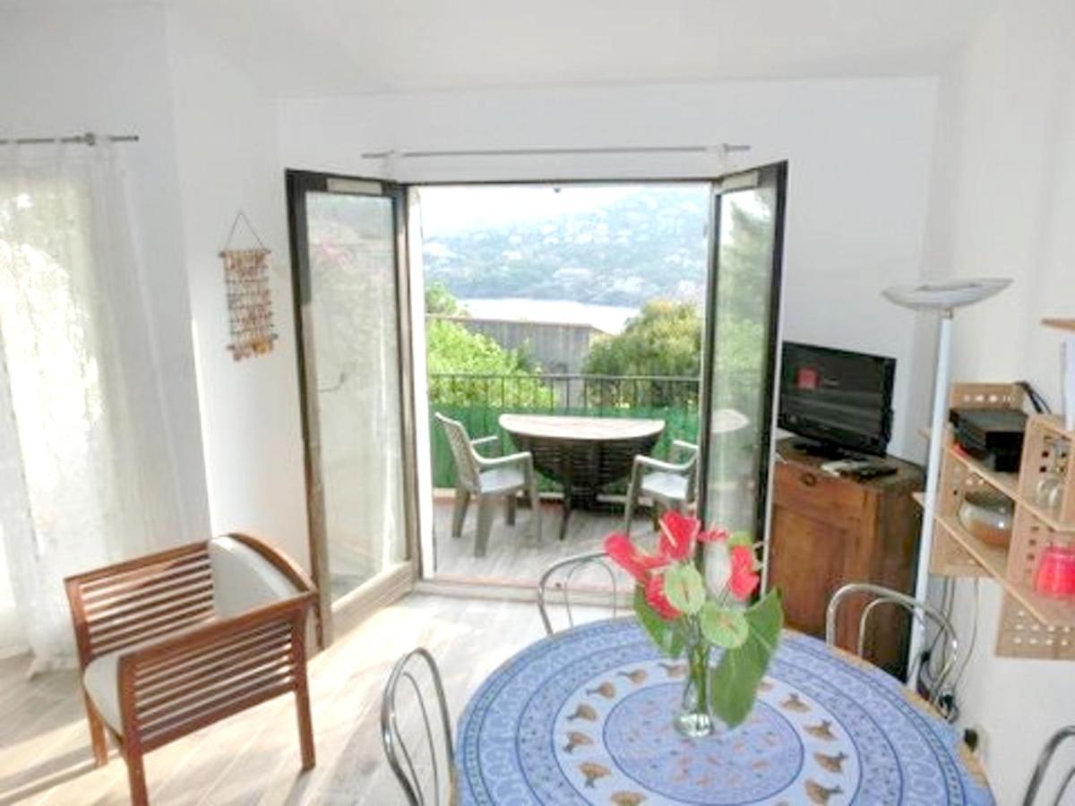 Ferienwohnung Studio A Theoule Sur Mer A 400 M De La Plage Avec Vue Sur La Mer Terrasse Amenagee Et Wifi Exterior foto